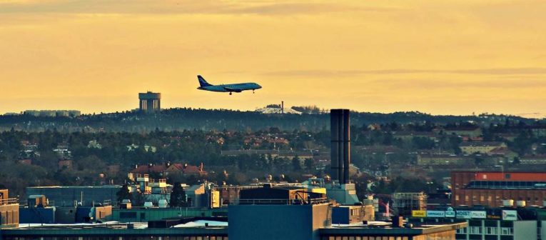 airplane on final approach to strengths based organizational culture