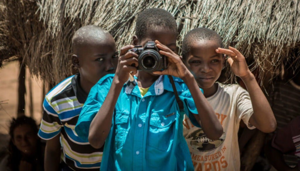 African-Kids-with-camera