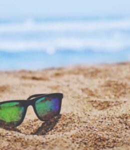 sun-glasses-on-the-beach
