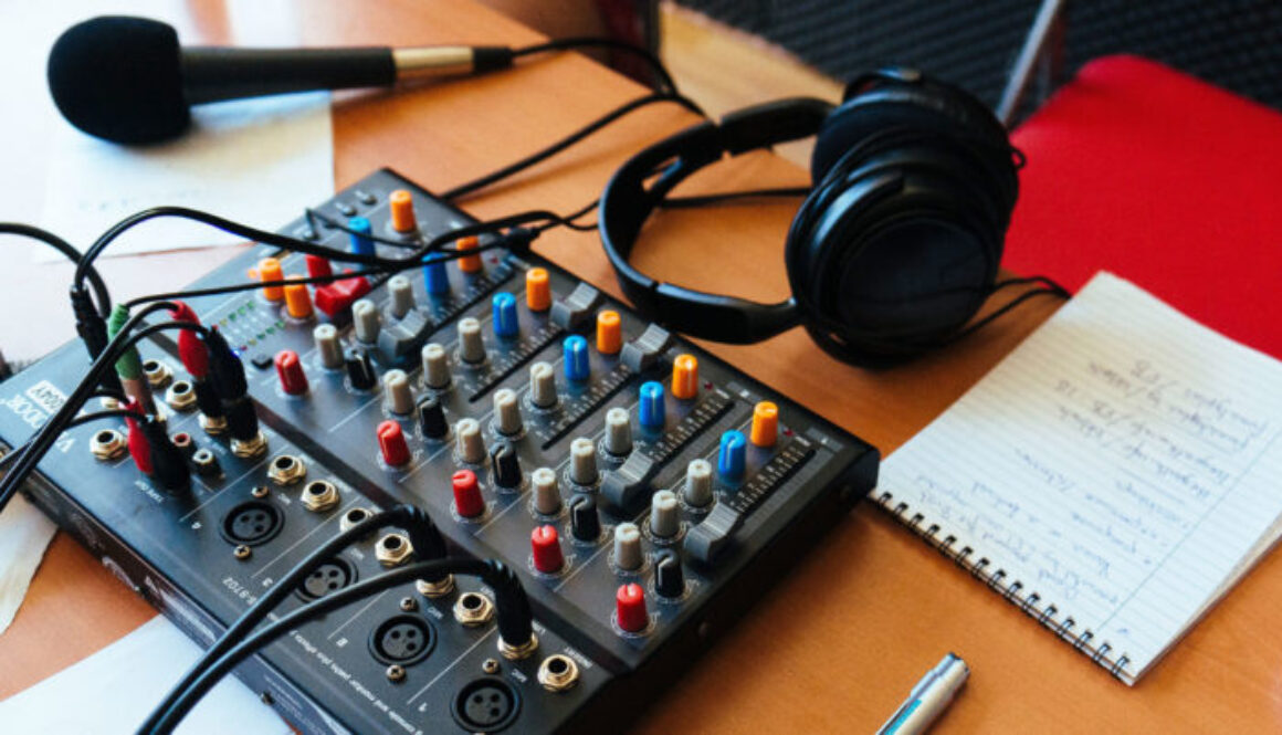 recording-board-100-episodes recording-board-100-episodes