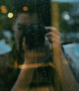 taking-a-picture-in-a-reflection