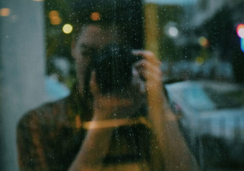 taking-a-picture-in-a-reflection