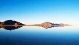 Mountains-and-water-calm