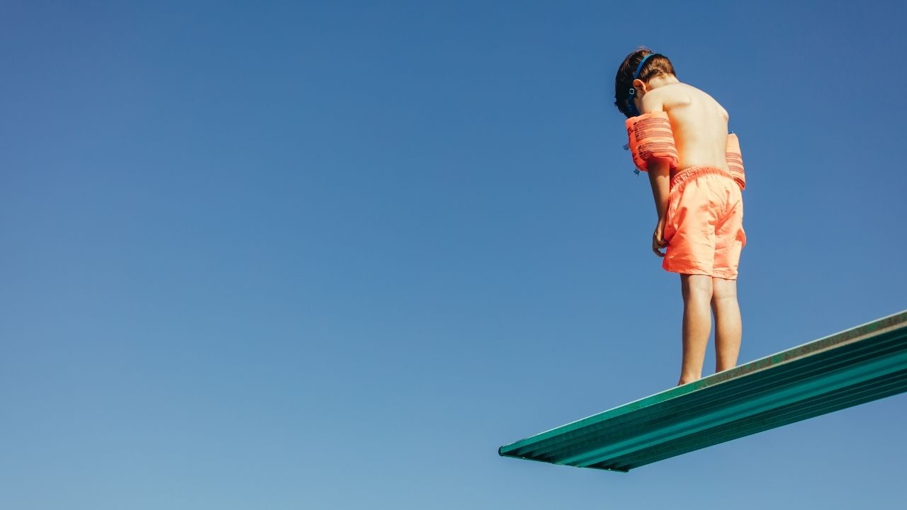 FEATURED S09EP16 - The One Thing Great Leaders Do Before They Grow_ They Let Go